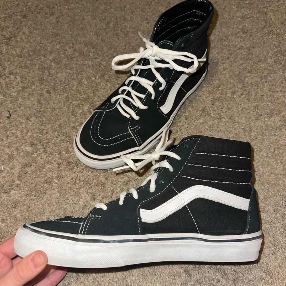 Hi-Top Vans - Picture 1 of 8